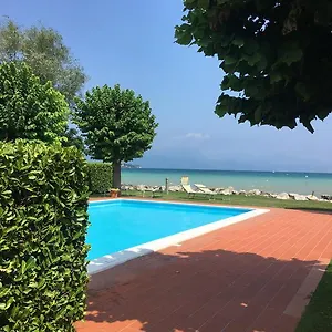 https://lugana-17.it-lombardy.com